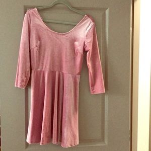 Long sleeve velvet pink dress